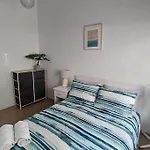 Parking, Walk To Beach, 3 Bedroom Tropical Bondi Beach Oasis