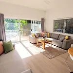 Parking, Walk To Beach, 3 Bedroom Tropical Bondi Beach Oasis