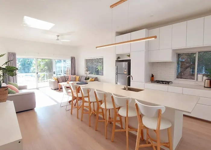 Parking, Walk To Beach, 3 Bedroom Tropical Bondi Beach Oasis