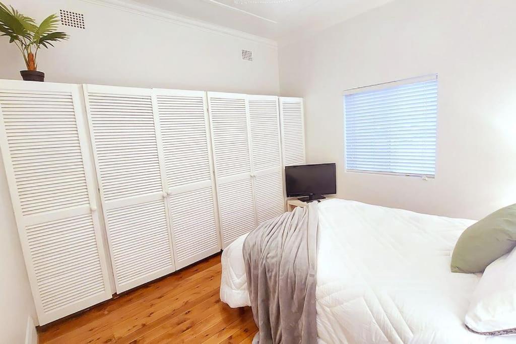 Parking, Walk To Beach, 3 Bedroom Tropical Bondi Oasis * Sydney