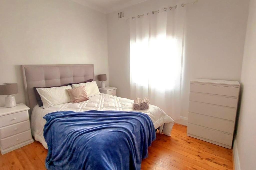Holiday home Parking, Walk To Beach, 3 Bedroom Tropical Bondi Oasis