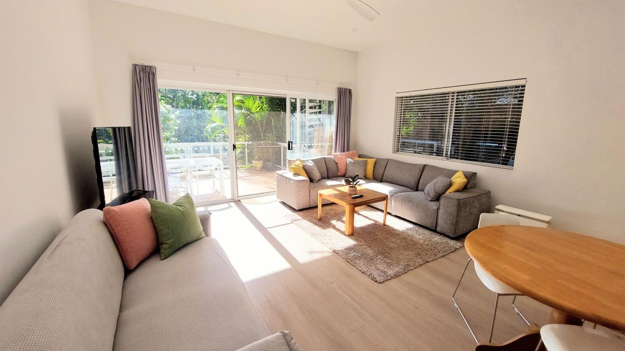 Parking, Walk To Beach, 3 Bedroom Tropical Bondi Oasis *